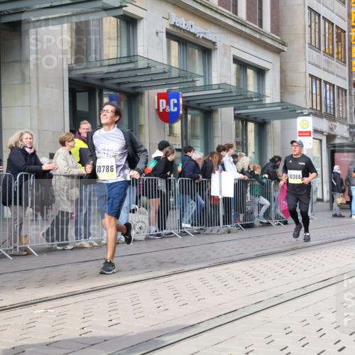 05.10.2025 - 20. swb-Marathon Bremen Strokosch-Dieckow http://msf.ph/oto/9256771 05.10.2025 10:57:59 Ziel 7077, 9174, 9330, 9433, 9462, 9608, 9634, 9820, 9952, 10055, 10084, 10368, 10377, 10398, 10408, 10459, 10586, 10620, 10786, 11049, 11181, 11184, 11291, 11495, 11562, 11591, 11608, 11700, 11724, 7077, 9174, 9330, 9433, 9462, 9608, 9634, 9820, 9952, 10055, 10084, 10368, 10377, 10398, 10408, 10459, 10586, 10620, 10786, 11562, 11608 meine-sportfotos.de