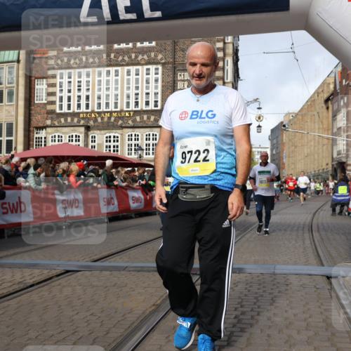 05.10.2025 - 20. swb-Marathon Bremen Yannick Fuchs http://msf.ph/oto/9256772 05.10.2025 10:55:36 Ziel 9722, 9856, 9902, 10111, 10256, 10260, 10745, 11025, 11197, 11380, 11431 meine-sportfotos.de