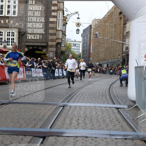 05.10.2025 - 20. swb-Marathon Bremen Yannick Fuchs http://msf.ph/oto/9256782 05.10.2025 10:46:59 Ziel 10277, 10661, 10750, 11189 meine-sportfotos.de