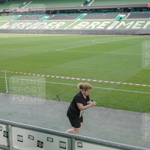 05.10.2025 - 20. swb-Marathon Bremen Michael Burmester http://msf.ph/oto/9256784 05.10.2025 10:44:27 Laufen im Stadion 7007, 8844, 9011, 9012, 9303, 9373, 9374, 9386, 9453, 9470, 9479, 9567, 9572, 9631, 9667, 9724, 9899, 10036, 10040, 10273, 10280, 10355, 10364, 10440, 10441, 10442, 10448, 10540, 10574, 10665, 10705, 10707, 10839, 10984, 11027, 11060, 11072, 11088, 11135, 11191, 11204, 11252, 11293, 11318, 11381, 11385, 11388, 11448, 11539, 11544, 11548, 11557, 11560, 11568, 11635, 9273, 9380, 9561, 9819, 9895, 9911, 9984, 10288, 10320, 10435, 10512, 10552 meine-sportfotos.de