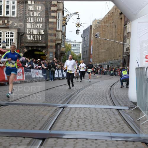05.10.2025 - 20. swb-Marathon Bremen Yannick Fuchs http://msf.ph/oto/9256787 05.10.2025 10:46:59 Ziel 10277, 10661, 10750, 11189 meine-sportfotos.de