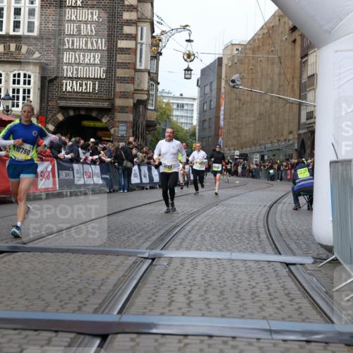05.10.2025 - 20. swb-Marathon Bremen Yannick Fuchs http://msf.ph/oto/9256796 05.10.2025 10:46:59 Ziel 10277, 10661, 10750, 11189 meine-sportfotos.de