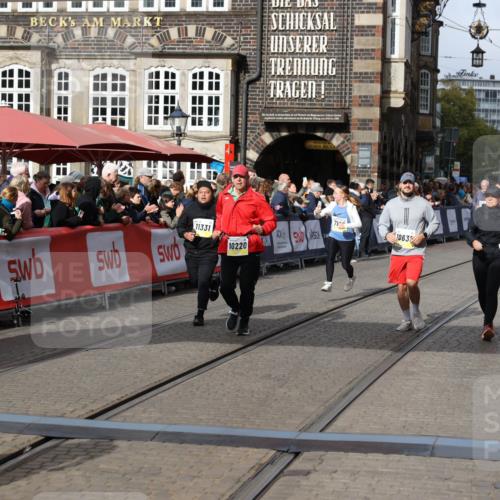 05.10.2025 - 20. swb-Marathon Bremen Yannick Fuchs http://msf.ph/oto/9256809 05.10.2025 11:16:12 Ziel 7109, 8476, 9640, 10220, 10635, 10831, 10846, 11331, 11375 meine-sportfotos.de