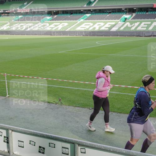 05.10.2025 - 20. swb-Marathon Bremen Michael Burmester http://msf.ph/oto/9256846 05.10.2025 10:44:35 Laufen im Stadion 7007, 8844, 9011, 9012, 9264, 9303, 9342, 9373, 9374, 9386, 9453, 9479, 9567, 9572, 9631, 9667, 9724, 9767, 9768, 9899, 9970, 10114, 10115, 10273, 10280, 10340, 10355, 10364, 10440, 10441, 10442, 10574, 10647, 10665, 10839, 10846, 10984, 11027, 11060, 11072, 11117, 11135, 11191, 11252, 11293, 11318, 11367, 11378, 11381, 11385, 11407, 11448, 11539, 11544, 11557, 11560, 11568, 11635, 9011, 9273, 9380, 9386, 9470, 9819, 9895, 9911, 9984, 10036, 10288, 10320, 10552 meine-sportfotos.de