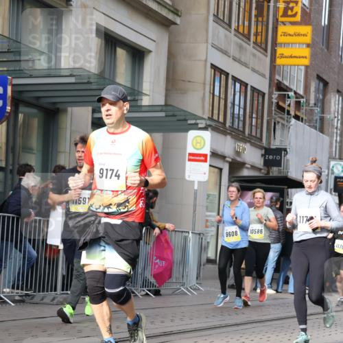 05.10.2025 - 20. swb-Marathon Bremen Strokosch-Dieckow http://msf.ph/oto/9256848 05.10.2025 10:58:02 Ziel 7077, 9174, 9330, 9433, 9462, 9608, 9820, 9913, 9952, 10055, 10084, 10261, 10285, 10368, 10398, 10408, 10513, 10586, 10786, 10988, 11049, 11181, 11184, 11291, 11495, 11562, 11591, 11608, 11700, 11724, 7077, 9174, 9330, 9433, 9462, 9608, 9820, 9913, 9952, 10055, 10084, 10261, 10285, 10368, 10398, 10408, 10513, 10586, 10786, 11562, 11608 meine-sportfotos.de