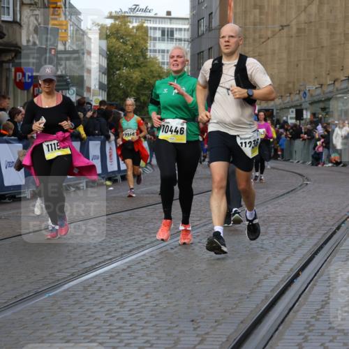 05.10.2025 - 20. swb-Marathon Bremen Strokosch-Dieckow http://msf.ph/oto/9256852 05.10.2025 11:03:27 Ziel 7199, 7776, 9224, 9225, 9308, 9486, 9498, 9850, 10446, 10963, 10995, 11103, 11150, 11236, 11522 meine-sportfotos.de