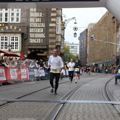 05.10.2025 - 20. swb-Marathon Bremen Yannick Fuchs http://msf.ph/oto/9256856 05.10.2025 10:47:01 Ziel 10661, 10750, 11189 meine-sportfotos.de