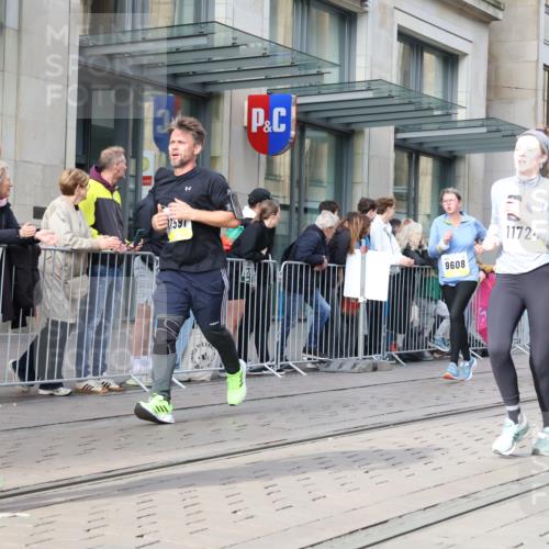 05.10.2025 - 20. swb-Marathon Bremen Strokosch-Dieckow http://msf.ph/oto/9256877 05.10.2025 10:58:03 Ziel 7077, 9174, 9330, 9433, 9462, 9608, 9766, 9820, 9913, 9952, 10055, 10084, 10261, 10285, 10368, 10398, 10408, 10513, 10586, 10786, 10988, 11049, 11181, 11184, 11291, 11495, 11562, 11591, 11608, 11700, 11724, 7077, 9174, 9330, 9433, 9462, 9608, 9766, 9820, 9913, 9952, 10055, 10084, 10261, 10285, 10368, 10398, 10408, 10513, 10586, 10786, 11562, 11608 meine-sportfotos.de