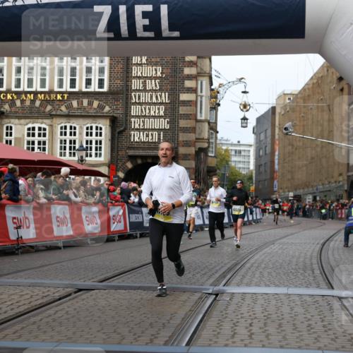 05.10.2025 - 20. swb-Marathon Bremen Yannick Fuchs http://msf.ph/oto/9256897 05.10.2025 10:47:02 Ziel 9413, 10452, 10509, 10661, 10750, 11189 meine-sportfotos.de