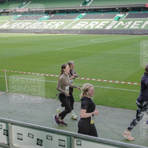 05.10.2025 - 20. swb-Marathon Bremen Michael Burmester http://msf.ph/oto/9256913 05.10.2025 10:44:39 Laufen im Stadion 7007, 8844, 9012, 9264, 9303, 9342, 9373, 9374, 9453, 9479, 9567, 9572, 9631, 9667, 9724, 9767, 9768, 9899, 9948, 9970, 10114, 10115, 10190, 10273, 10339, 10340, 10355, 10364, 10379, 10440, 10441, 10442, 10647, 10665, 10839, 10846, 10984, 11060, 11072, 11117, 11118, 11135, 11252, 11293, 11318, 11367, 11378, 11381, 11385, 11407, 11448, 11539, 11544, 11557, 11560, 11568, 11635, 9011, 9273, 9386, 9470, 9819, 9895, 9911, 9984, 10036, 10320 meine-sportfotos.de