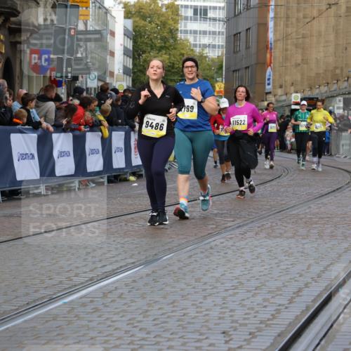 05.10.2025 - 20. swb-Marathon Bremen Strokosch-Dieckow http://msf.ph/oto/9256916 05.10.2025 11:03:30 Ziel 7199, 9308, 9486, 9498, 9850, 9940, 10213, 11150, 11522 meine-sportfotos.de