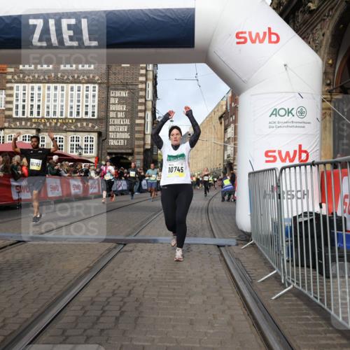 05.10.2025 - 20. swb-Marathon Bremen Yannick Fuchs http://msf.ph/oto/9256921 05.10.2025 10:55:40 Ziel 9492, 9720, 9722, 9856, 9902, 10107, 10111, 10195, 10262, 10745, 10757, 11025, 11197 meine-sportfotos.de