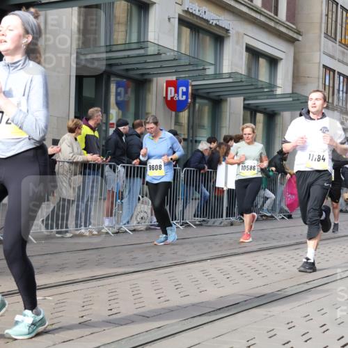 05.10.2025 - 20. swb-Marathon Bremen Strokosch-Dieckow http://msf.ph/oto/9256924 05.10.2025 10:58:04 Ziel 7077, 9174, 9330, 9430, 9433, 9462, 9472, 9608, 9766, 9820, 9913, 9952, 10049, 10055, 10084, 10261, 10285, 10368, 10408, 10513, 10586, 10786, 10936, 10988, 11049, 11181, 11184, 11291, 11495, 11562, 11591, 11700, 11724, 7077, 9174, 9330, 9430, 9433, 9462, 9472, 9608, 9766, 9820, 9913, 9952, 10049, 10055, 10084, 10261, 10285, 10368, 10408, 10513, 10586, 10786, 11562 meine-sportfotos.de