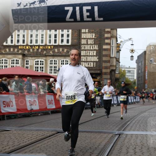 05.10.2025 - 20. swb-Marathon Bremen Yannick Fuchs http://msf.ph/oto/9256928 05.10.2025 10:47:03 Ziel 9413, 10452, 10509, 10661, 10750, 10789, 11189 meine-sportfotos.de