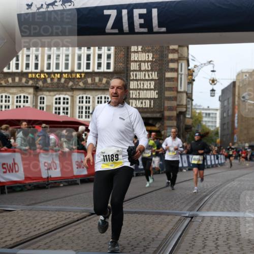 05.10.2025 - 20. swb-Marathon Bremen Yannick Fuchs http://msf.ph/oto/9256937 05.10.2025 10:47:03 Ziel 9413, 10452, 10509, 10661, 10750, 10789, 11189 meine-sportfotos.de