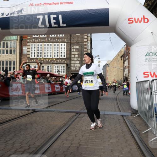 05.10.2025 - 20. swb-Marathon Bremen Yannick Fuchs http://msf.ph/oto/9256942 05.10.2025 10:55:40 Ziel 9492, 9720, 9722, 9856, 9902, 10107, 10111, 10195, 10262, 10745, 10757, 11025, 11197 meine-sportfotos.de