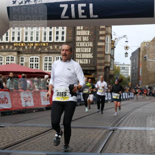 05.10.2025 - 20. swb-Marathon Bremen Yannick Fuchs http://msf.ph/oto/9256946 05.10.2025 10:47:03 Ziel 9413, 10452, 10509, 10661, 10750, 10789, 11189 meine-sportfotos.de