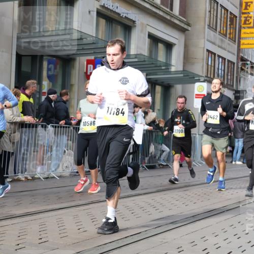 05.10.2025 - 20. swb-Marathon Bremen Strokosch-Dieckow http://msf.ph/oto/9256950 05.10.2025 10:58:05 Ziel 7077, 9174, 9430, 9433, 9462, 9472, 9529, 9608, 9766, 9820, 9913, 9952, 10049, 10055, 10084, 10261, 10285, 10368, 10408, 10513, 10586, 10786, 10936, 10988, 11049, 11181, 11184, 11291, 11495, 11562, 11591, 11700, 11724, 7077, 9174, 9430, 9433, 9462, 9472, 9529, 9608, 9766, 9820, 9913, 9952, 10049, 10055, 10084, 10261, 10285, 10368, 10408, 10513, 10586, 10786, 11562 meine-sportfotos.de