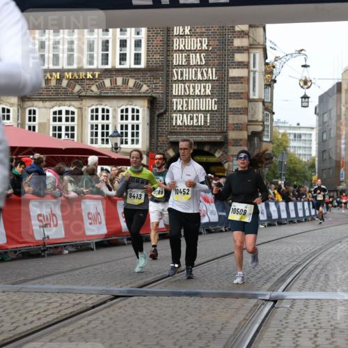 05.10.2025 - 20. swb-Marathon Bremen Yannick Fuchs http://msf.ph/oto/9256956 05.10.2025 10:47:05 Ziel 9413, 10452, 10509, 10661, 10750, 10789, 11189 meine-sportfotos.de