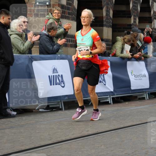 05.10.2025 - 20. swb-Marathon Bremen Strokosch-Dieckow http://msf.ph/oto/9256957 05.10.2025 11:03:31 Ziel 7199, 9486, 9498, 9850, 9940, 10213, 11150, 11522 meine-sportfotos.de