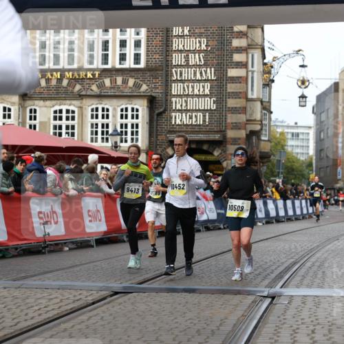05.10.2025 - 20. swb-Marathon Bremen Yannick Fuchs http://msf.ph/oto/9256962 05.10.2025 10:47:05 Ziel 9413, 10452, 10509, 10661, 10750, 10789, 11189 meine-sportfotos.de