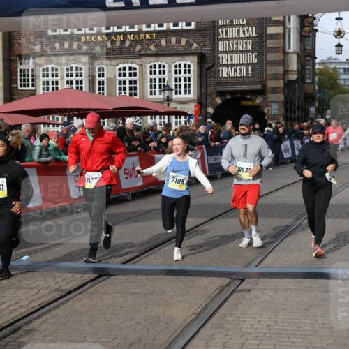 05.10.2025 - 20. swb-Marathon Bremen Yannick Fuchs http://msf.ph/oto/9256975 05.10.2025 11:16:14 Ziel 7109, 9640, 10220, 10635, 10831, 10846, 11331 meine-sportfotos.de