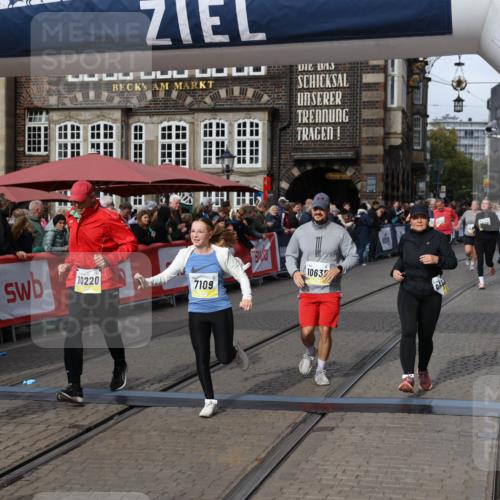 05.10.2025 - 20. swb-Marathon Bremen Yannick Fuchs http://msf.ph/oto/9256996 05.10.2025 11:16:15 Ziel 7109, 9640, 9679, 10220, 10635, 10831, 10846, 11331 meine-sportfotos.de