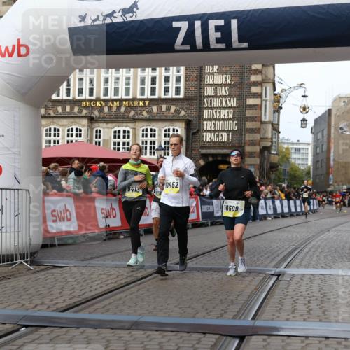 05.10.2025 - 20. swb-Marathon Bremen Yannick Fuchs http://msf.ph/oto/9257004 05.10.2025 10:47:05 Ziel 9413, 10452, 10509, 10661, 10750, 10789, 11189 meine-sportfotos.de