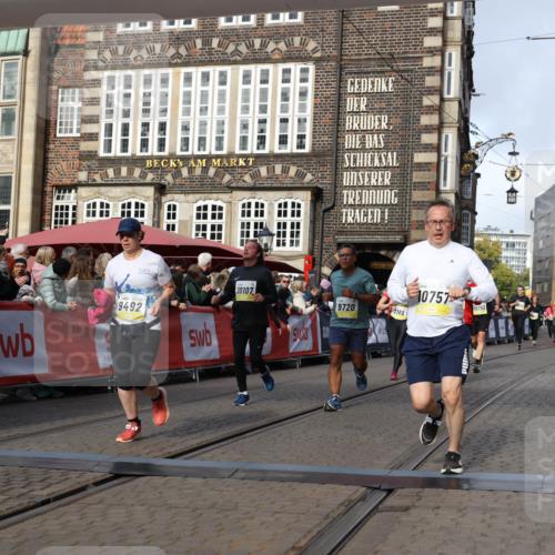 05.10.2025 - 20. swb-Marathon Bremen Yannick Fuchs http://msf.ph/oto/9257007 05.10.2025 10:55:42 Ziel 7165, 9492, 9720, 9856, 10107, 10111, 10195, 10262, 10745, 10755, 10757, 11025, 11197, 11588 meine-sportfotos.de