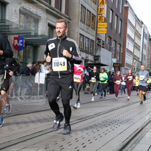 05.10.2025 - 20. swb-Marathon Bremen Strokosch-Dieckow http://msf.ph/oto/9257010 05.10.2025 10:58:06 Ziel 7077, 9174, 9430, 9433, 9462, 9472, 9529, 9608, 9766, 9820, 9913, 9952, 10049, 10055, 10084, 10261, 10285, 10368, 10408, 10513, 10527, 10586, 10786, 10936, 10988, 11049, 11181, 11184, 11291, 11495, 11562, 11591, 11700, 11724, 7077, 9174, 9430, 9433, 9462, 9472, 9529, 9608, 9766, 9820, 9913, 9952, 10049, 10055, 10084, 10261, 10285, 10368, 10408, 10513, 10527, 10586, 10786, 11562 meine-sportfotos.de