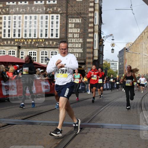 05.10.2025 - 20. swb-Marathon Bremen Yannick Fuchs http://msf.ph/oto/9257016 05.10.2025 10:55:42 Ziel 7165, 9492, 9720, 9856, 10107, 10111, 10195, 10262, 10745, 10755, 10757, 11025, 11197, 11588 meine-sportfotos.de