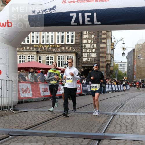 05.10.2025 - 20. swb-Marathon Bremen Yannick Fuchs http://msf.ph/oto/9257017 05.10.2025 10:47:05 Ziel 9413, 10452, 10509, 10661, 10750, 10789, 11189 meine-sportfotos.de