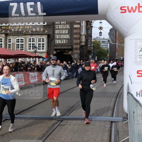 05.10.2025 - 20. swb-Marathon Bremen Yannick Fuchs http://msf.ph/oto/9257023 05.10.2025 11:16:15 Ziel 7109, 9640, 9679, 10220, 10635, 10831, 10846, 11331 meine-sportfotos.de