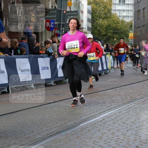05.10.2025 - 20. swb-Marathon Bremen Strokosch-Dieckow http://msf.ph/oto/9257027 05.10.2025 11:03:33 Ziel 7199, 9486, 9498, 9850, 9940, 10213, 10478, 10711, 10713, 11522 meine-sportfotos.de