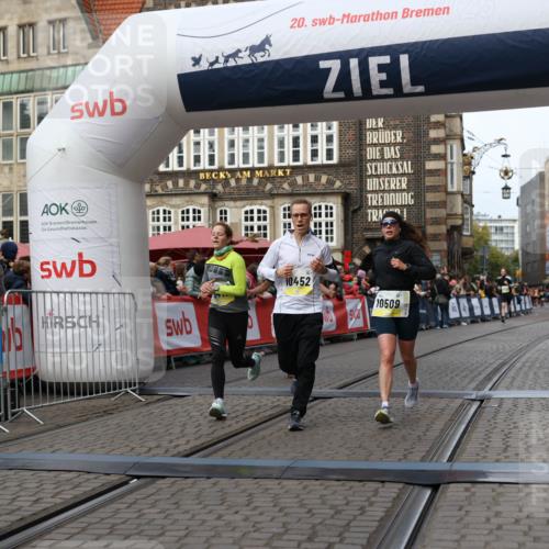 05.10.2025 - 20. swb-Marathon Bremen Yannick Fuchs http://msf.ph/oto/9257032 05.10.2025 10:47:06 Ziel 9413, 10452, 10509, 10661, 10750, 10789, 11189 meine-sportfotos.de
