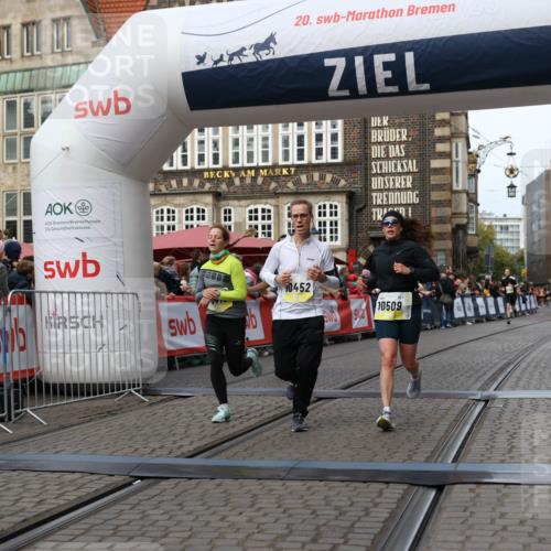05.10.2025 - 20. swb-Marathon Bremen Yannick Fuchs http://msf.ph/oto/9257042 05.10.2025 10:47:06 Ziel 9413, 10452, 10509, 10661, 10750, 10789, 11189 meine-sportfotos.de