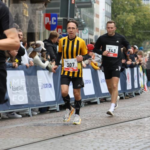 05.10.2025 - 20. swb-Marathon Bremen Strokosch-Dieckow http://msf.ph/oto/9257043 05.10.2025 12:54:42 Ziel 307, 343, 673, 1338, 1837 meine-sportfotos.de