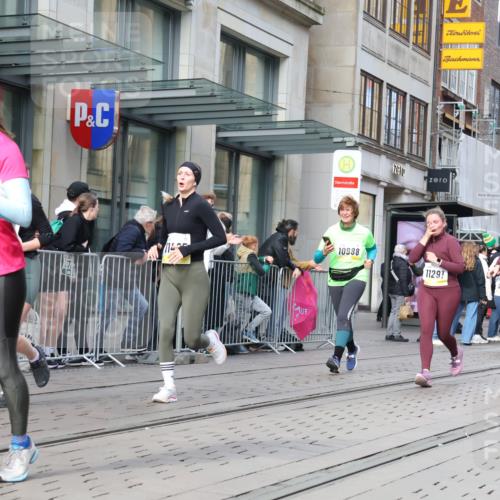 05.10.2025 - 20. swb-Marathon Bremen Strokosch-Dieckow http://msf.ph/oto/9257061 05.10.2025 10:58:08 Ziel 7077, 7163, 9174, 9359, 9430, 9433, 9462, 9472, 9529, 9608, 9714, 9766, 9820, 9913, 10049, 10055, 10084, 10261, 10285, 10368, 10408, 10513, 10527, 10586, 10786, 10936, 10988, 11049, 11078, 11181, 11184, 11291, 11495, 11591, 11700, 11724, 7077, 7163, 9174, 9359, 9430, 9433, 9462, 9472, 9529, 9608, 9714, 9766, 9820, 9913, 10049, 10055, 10084, 10261, 10285, 10368, 10408, 10513, 10527, 10586, 10786 meine-sportfotos.de