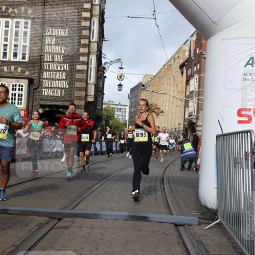 05.10.2025 - 20. swb-Marathon Bremen Yannick Fuchs http://msf.ph/oto/9257066 05.10.2025 10:55:43 Ziel 7165, 9195, 9492, 9720, 9856, 10107, 10111, 10195, 10262, 10475, 10745, 10755, 10757, 11025, 11197, 11588 meine-sportfotos.de