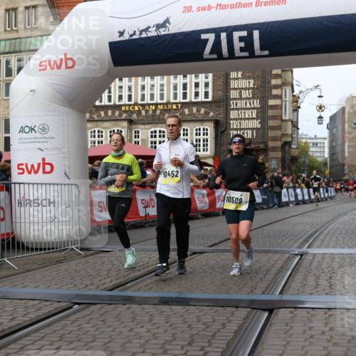 05.10.2025 - 20. swb-Marathon Bremen Yannick Fuchs http://msf.ph/oto/9257068 05.10.2025 10:47:06 Ziel 9413, 10452, 10509, 10661, 10750, 10789, 11189 meine-sportfotos.de