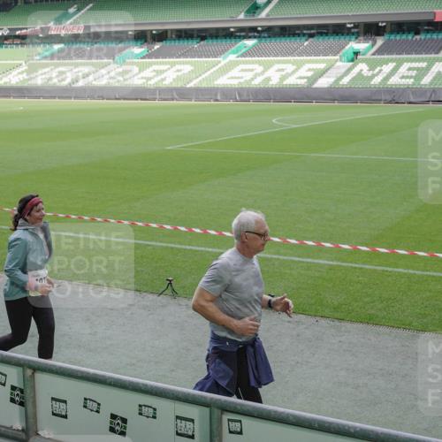 05.10.2025 - 20. swb-Marathon Bremen Michael Burmester http://msf.ph/oto/9257071 05.10.2025 10:44:46 Laufen im Stadion 7007, 7109, 7110, 8476, 8844, 9012, 9242, 9264, 9303, 9342, 9441, 9453, 9479, 9567, 9572, 9631, 9667, 9767, 9768, 9899, 9948, 9970, 10114, 10115, 10190, 10273, 10282, 10292, 10339, 10340, 10355, 10364, 10379, 10622, 10647, 10665, 10846, 10957, 10984, 11060, 11072, 11085, 11117, 11118, 11139, 11252, 11264, 11293, 11318, 11367, 11375, 11378, 11381, 11385, 11407, 11448, 11544, 11557, 11560, 11568, 11635, 9011, 9273, 9373, 9374, 9386, 9470, 9819, 10036 meine-sportfotos.de