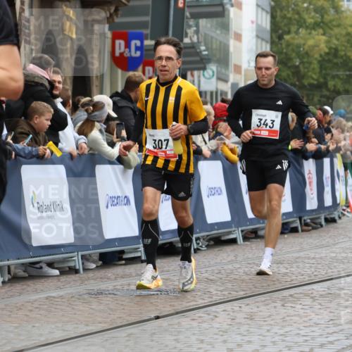 05.10.2025 - 20. swb-Marathon Bremen Strokosch-Dieckow http://msf.ph/oto/9257072 05.10.2025 12:54:42 Ziel 307, 343, 673, 1338, 1837 meine-sportfotos.de