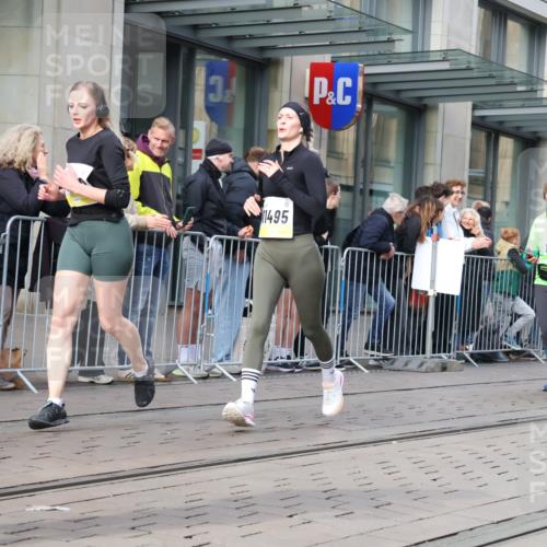 05.10.2025 - 20. swb-Marathon Bremen Strokosch-Dieckow http://msf.ph/oto/9257074 05.10.2025 10:58:09 Ziel 7077, 7163, 9174, 9359, 9430, 9433, 9462, 9472, 9529, 9608, 9714, 9766, 9820, 9913, 10049, 10055, 10084, 10261, 10285, 10368, 10408, 10513, 10527, 10586, 10591, 10679, 10786, 10871, 10936, 10988, 11049, 11078, 11181, 11184, 11291, 11495, 11591, 11700, 11724, 7077, 7163, 9174, 9359, 9430, 9433, 9462, 9472, 9529, 9608, 9714, 9766, 9820, 9913, 10049, 10055, 10084, 10261, 10285, 10368, 10408, 10513, 10527, 10586, 10591, 10679, 10786 meine-sportfotos.de