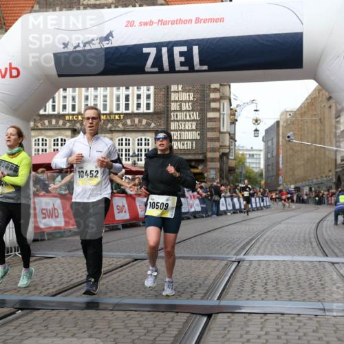 05.10.2025 - 20. swb-Marathon Bremen Yannick Fuchs http://msf.ph/oto/9257079 05.10.2025 10:47:06 Ziel 9413, 10452, 10509, 10661, 10750, 10789, 11189 meine-sportfotos.de