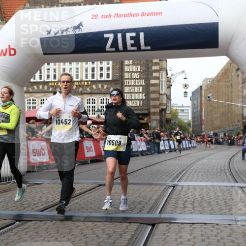 05.10.2025 - 20. swb-Marathon Bremen Yannick Fuchs http://msf.ph/oto/9257087 05.10.2025 10:47:07 Ziel 9413, 10452, 10509, 10750, 10789, 11189 meine-sportfotos.de