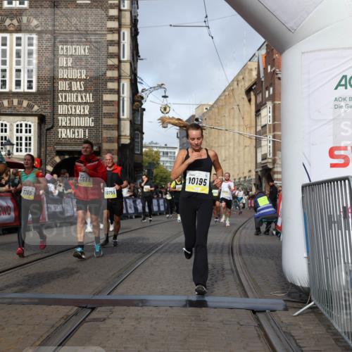05.10.2025 - 20. swb-Marathon Bremen Yannick Fuchs http://msf.ph/oto/9257088 05.10.2025 10:55:44 Ziel 7165, 9195, 9197, 9492, 9720, 9856, 10107, 10111, 10195, 10262, 10475, 10745, 10755, 10757, 10909, 11197, 11588 meine-sportfotos.de