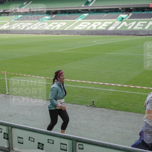 05.10.2025 - 20. swb-Marathon Bremen Michael Burmester http://msf.ph/oto/9257093 05.10.2025 10:44:47 Laufen im Stadion 7007, 7109, 7110, 8476, 8844, 9012, 9242, 9264, 9303, 9342, 9441, 9453, 9479, 9567, 9572, 9631, 9667, 9756, 9767, 9768, 9899, 9948, 9970, 10114, 10115, 10190, 10273, 10282, 10292, 10339, 10340, 10355, 10364, 10379, 10622, 10647, 10665, 10842, 10846, 10957, 10984, 11060, 11072, 11085, 11117, 11118, 11139, 11252, 11264, 11293, 11318, 11367, 11375, 11378, 11381, 11385, 11407, 11448, 11544, 11557, 11560, 11568, 11635, 9011, 9373, 9374, 9386, 9470, 10036 meine-sportfotos.de