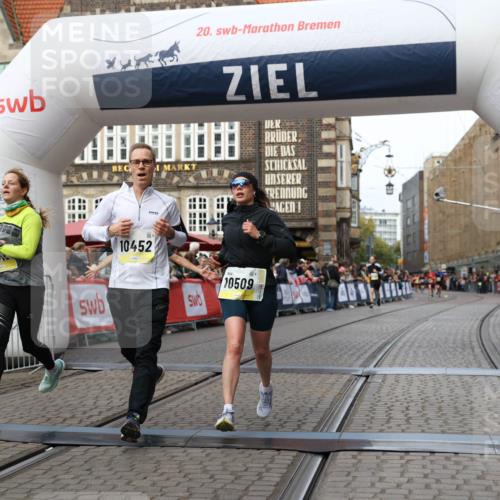 05.10.2025 - 20. swb-Marathon Bremen Yannick Fuchs http://msf.ph/oto/9257094 05.10.2025 10:47:07 Ziel 9413, 10452, 10509, 10750, 10789, 11189 meine-sportfotos.de