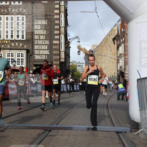 05.10.2025 - 20. swb-Marathon Bremen Yannick Fuchs http://msf.ph/oto/9257098 05.10.2025 10:55:44 Ziel 7165, 9195, 9197, 9492, 9720, 9856, 10107, 10111, 10195, 10262, 10475, 10745, 10755, 10757, 10909, 11197, 11588 meine-sportfotos.de