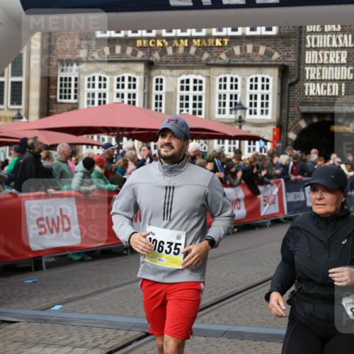 05.10.2025 - 20. swb-Marathon Bremen Yannick Fuchs http://msf.ph/oto/9257100 05.10.2025 11:16:17 Ziel 7109, 9640, 9679, 10220, 10340, 10564, 10635, 11331, 11378 meine-sportfotos.de